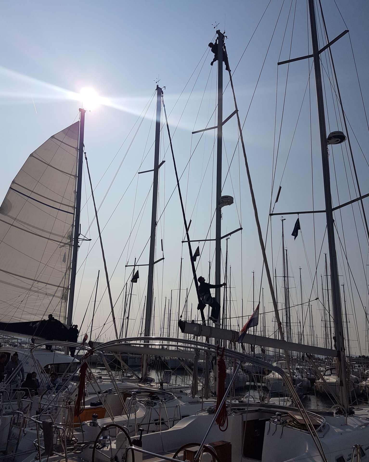 In some cases it is necessary that we both must be on the mast at the same time: