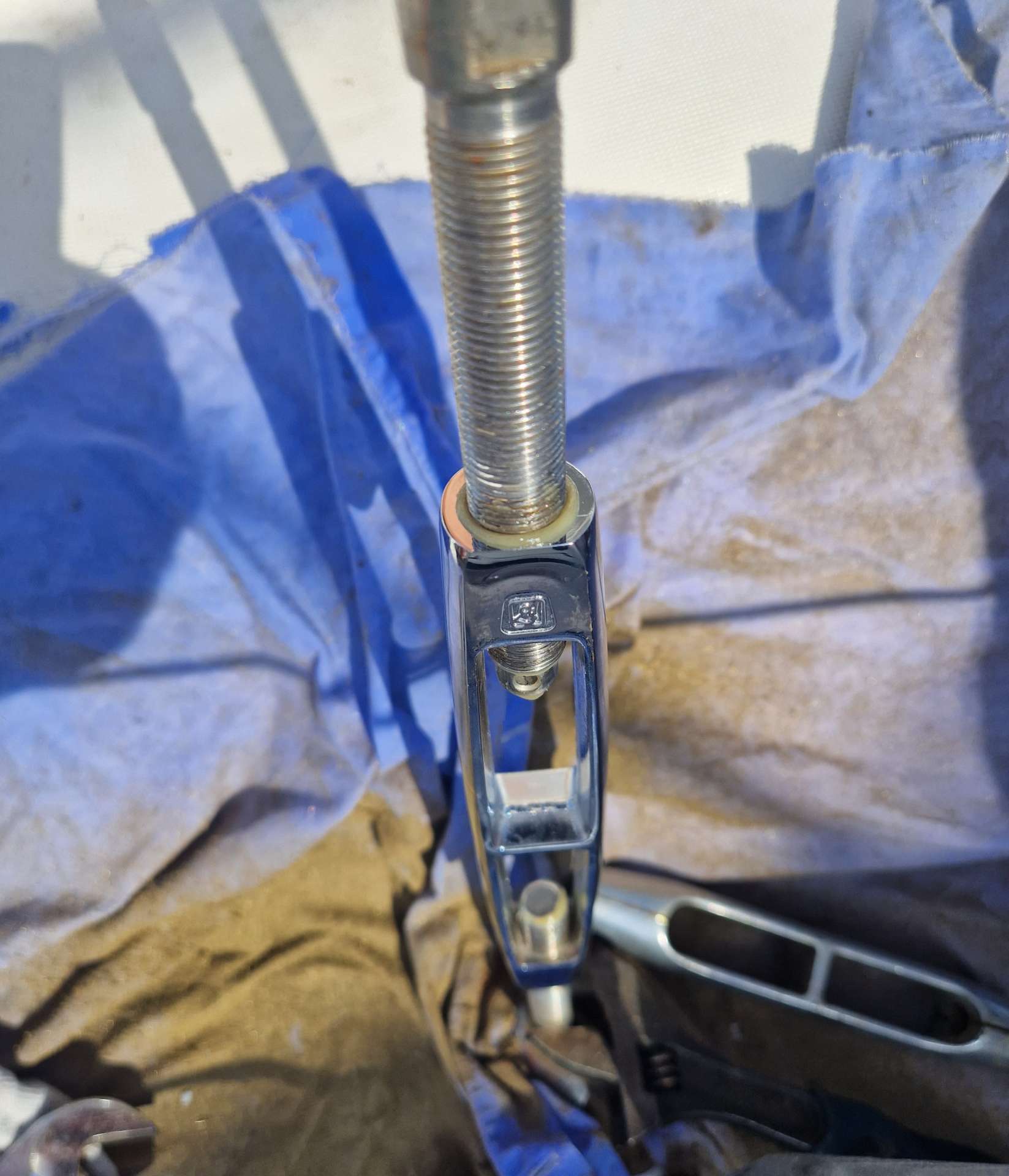 The same thing should be done at the spreader of the linked rigging.