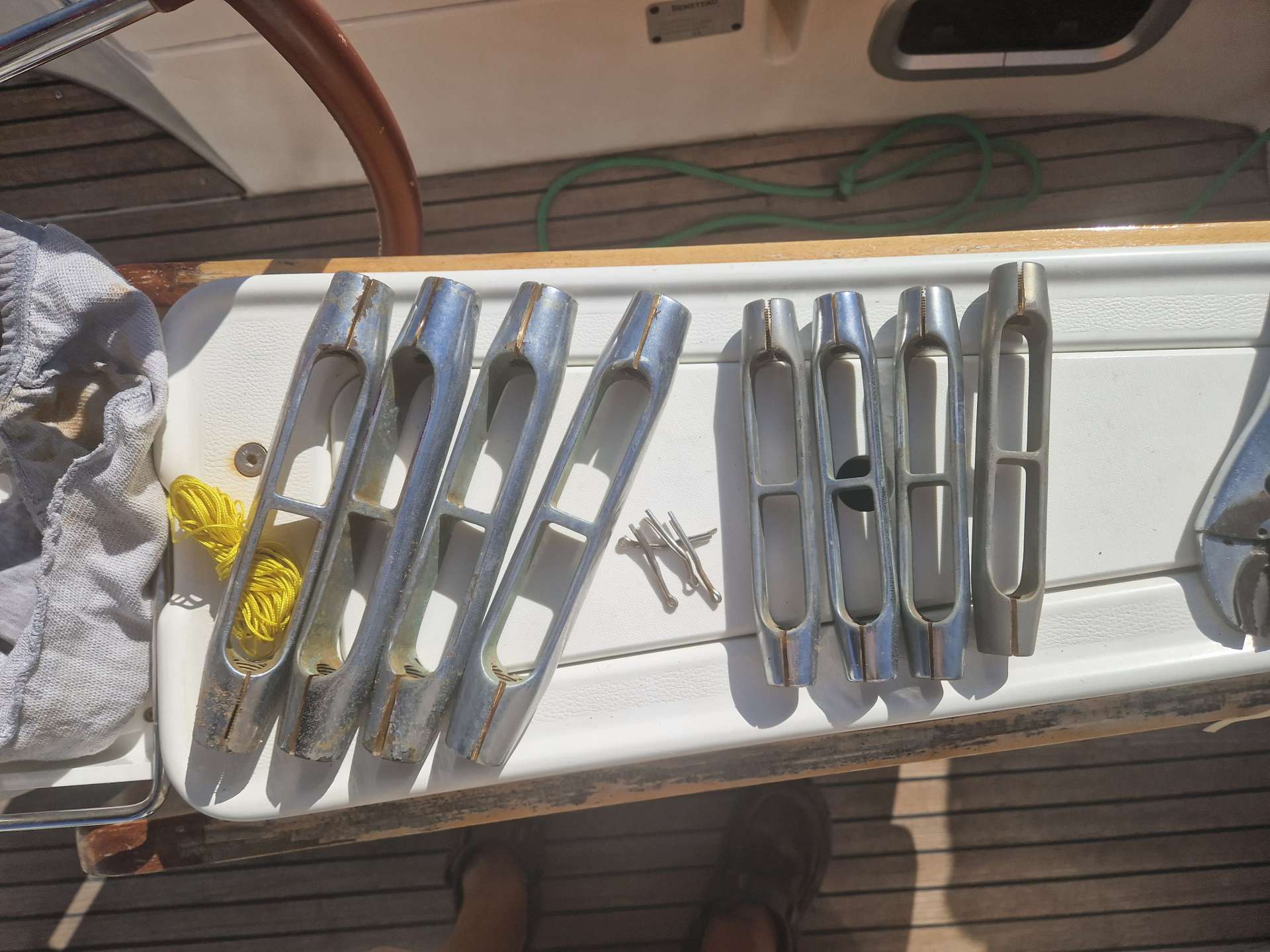 Now, when all tensioners are in function, the mast trimming can start….. �